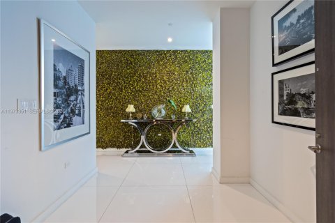 Condominio en alquiler en Miami, Florida, 4 dormitorios, 336.86 m2 № 2079993 - foto 2