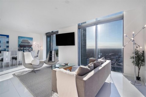 Condominio en alquiler en Miami, Florida, 4 dormitorios, 336.86 m2 № 2079993 - foto 9