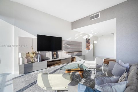 Condominio en alquiler en Miami, Florida, 4 dormitorios, 336.86 m2 № 2079993 - foto 11
