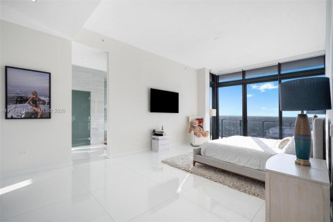 Condominio en alquiler en Miami, Florida, 4 dormitorios, 336.86 m2 № 2079993 - foto 19