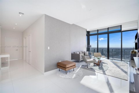 Condominio en alquiler en Miami, Florida, 4 dormitorios, 336.86 m2 № 2079993 - foto 10