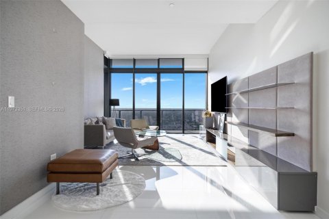 Condominio en alquiler en Miami, Florida, 4 dormitorios, 336.86 m2 № 2079993 - foto 12