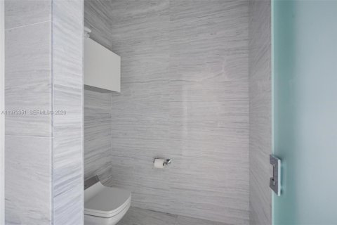 Condominio en alquiler en Miami, Florida, 4 dormitorios, 336.86 m2 № 2079993 - foto 24