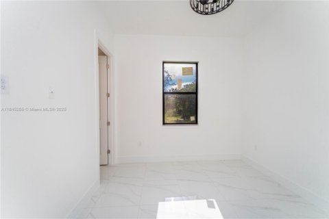 Casa en venta en Lehigh Acres, Florida, 3 dormitorios № 2061869 - foto 13