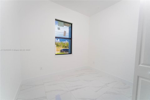 Casa en venta en Lehigh Acres, Florida, 3 dormitorios № 2061869 - foto 11