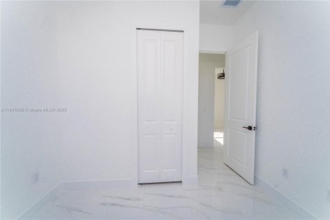 Casa en venta en Lehigh Acres, Florida, 3 dormitorios № 2061869 - foto 12