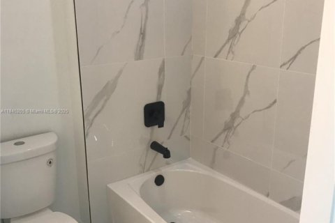 Casa en venta en Lehigh Acres, Florida, 3 dormitorios № 2061869 - foto 9