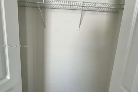 Commercial property in Homestead, Florida 1 bedroom № 1993384 - photo 5