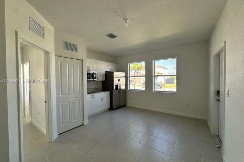 Commercial property in Homestead, Florida 1 bedroom № 1993384 - photo 3