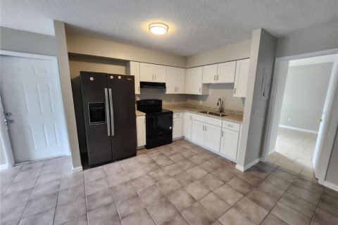 Immobilier commercial à vendre à Tampa, Floride: 24 chambres, 642.51 m2 № 2371523 - photo 23