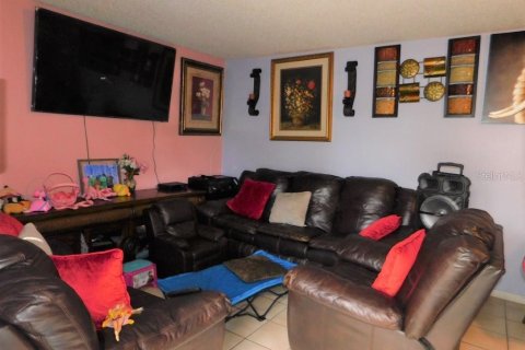 Immobilier commercial à vendre à Tampa, Floride: 24 chambres, 642.51 m2 № 2371523 - photo 28