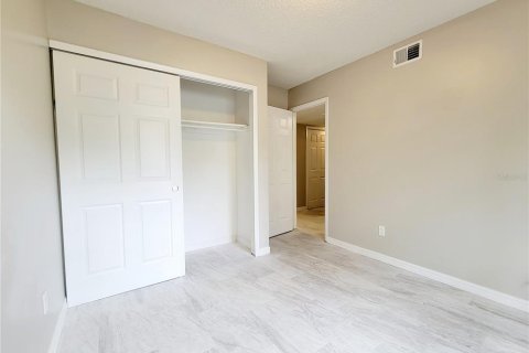Immobilier commercial à vendre à Tampa, Floride: 24 chambres, 642.51 m2 № 2371523 - photo 11