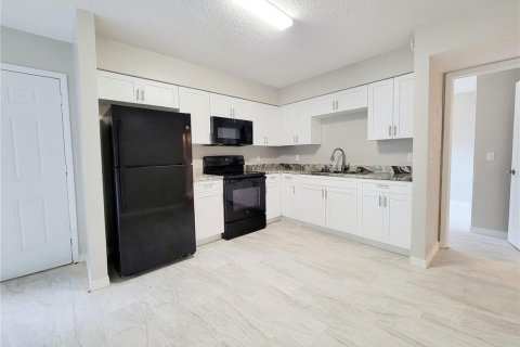 Immobilier commercial à vendre à Tampa, Floride: 24 chambres, 642.51 m2 № 2371523 - photo 10