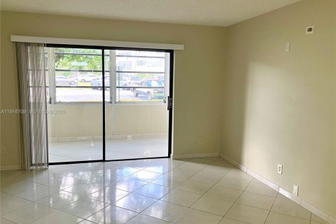 Condo in Lauderdale Lakes, Florida, 1 bedroom  № 2082534 - photo 26