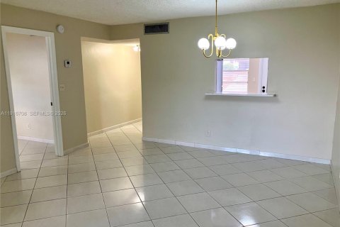 Condo in Lauderdale Lakes, Florida, 1 bedroom  № 2082534 - photo 24