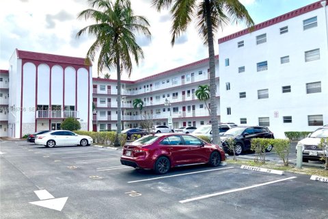 Condo in Lauderdale Lakes, Florida, 1 bedroom  № 2082534 - photo 22
