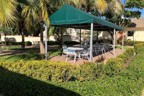 Condo in Lauderdale Lakes, Florida, 1 bedroom  № 2082534 - photo 17