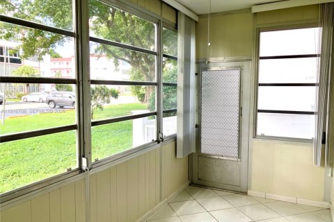 Condo in Lauderdale Lakes, Florida, 1 bedroom  № 2082534 - photo 10
