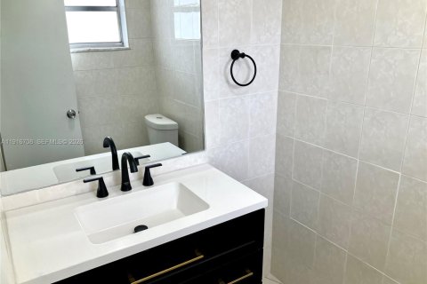 Condo in Lauderdale Lakes, Florida, 1 bedroom  № 2082534 - photo 8