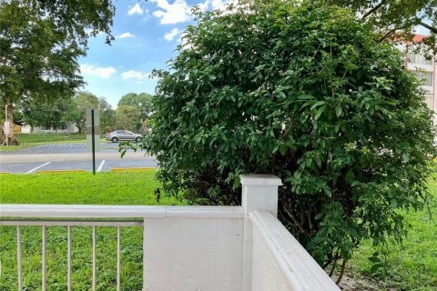 Condo in Lauderdale Lakes, Florida, 1 bedroom  № 2082534 - photo 12