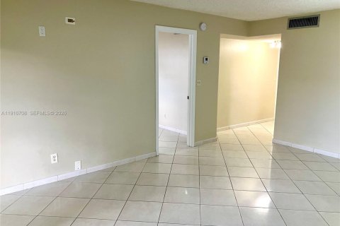 Condo in Lauderdale Lakes, Florida, 1 bedroom  № 2082534 - photo 28