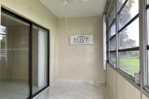 Condo in Lauderdale Lakes, Florida, 1 bedroom  № 2082534 - photo 9