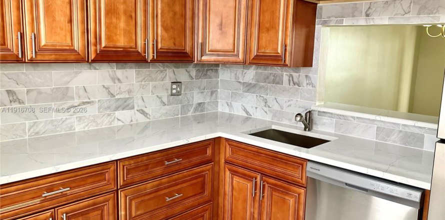 Condo in Lauderdale Lakes, Florida, 1 bedroom  № 2082534