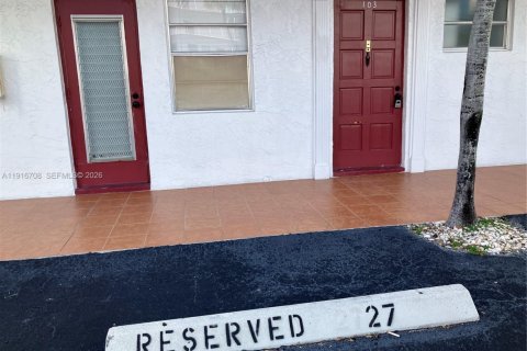 Condo in Lauderdale Lakes, Florida, 1 bedroom  № 2082534 - photo 13