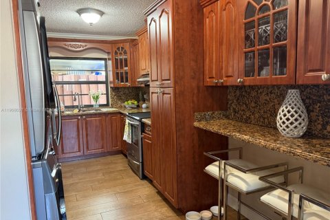 Adosado en venta en Hialeah, Florida, 3 dormitorios, 103.59 m2 № 1964284 - foto 6