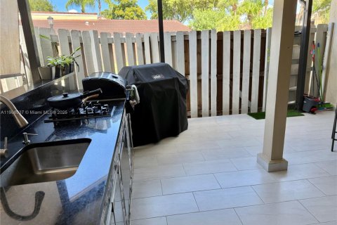 Adosado en venta en Hialeah, Florida, 3 dormitorios, 103.59 m2 № 1964284 - foto 9