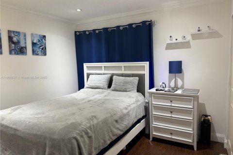 Adosado en venta en Hialeah, Florida, 3 dormitorios, 103.59 m2 № 1964284 - foto 19