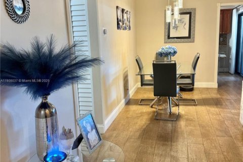 Adosado en venta en Hialeah, Florida, 3 dormitorios, 103.59 m2 № 1964284 - foto 4
