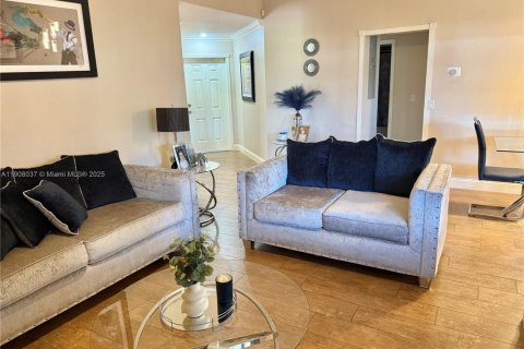 Adosado en venta en Hialeah, Florida, 3 dormitorios, 103.59 m2 № 1964284 - foto 17