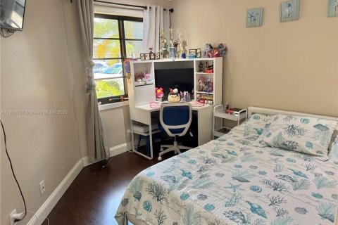 Adosado en venta en Hialeah, Florida, 3 dormitorios, 103.59 m2 № 1964284 - foto 21