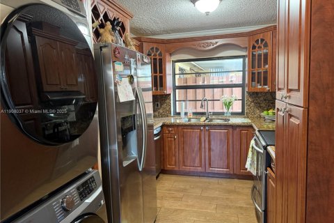 Adosado en venta en Hialeah, Florida, 3 dormitorios, 103.59 m2 № 1964284 - foto 7