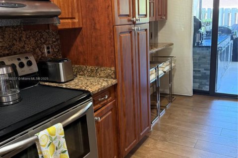 Adosado en venta en Hialeah, Florida, 3 dormitorios, 103.59 m2 № 1964284 - foto 8