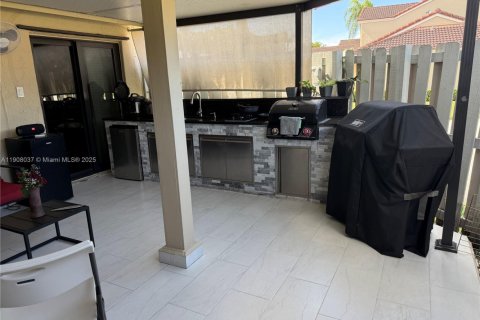 Adosado en venta en Hialeah, Florida, 3 dormitorios, 103.59 m2 № 1964284 - foto 14