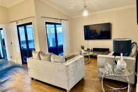 Adosado en venta en Hialeah, Florida, 3 dormitorios, 103.59 m2 № 1964284 - foto 3