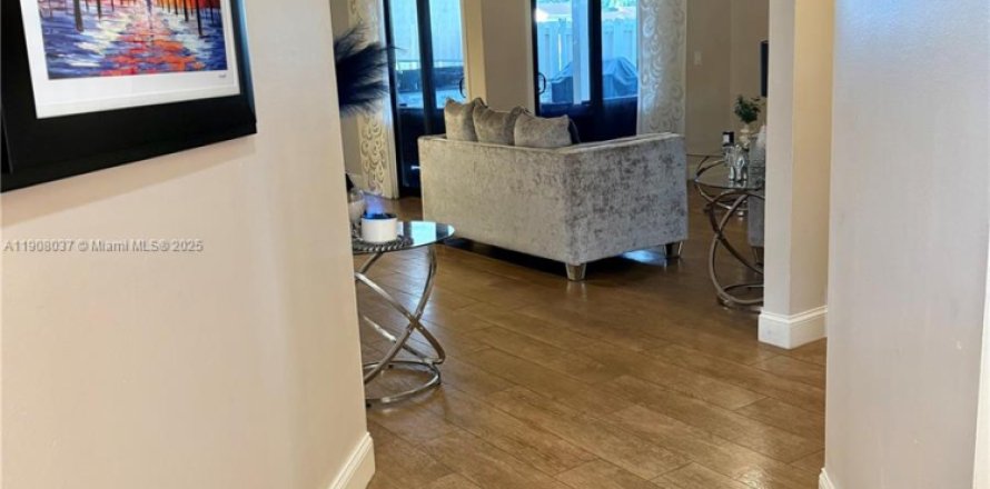 Adosado en Hialeah, Florida 3 dormitorios, 103.59 m2 № 1964284