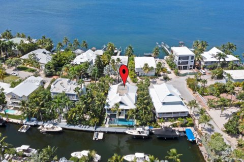 Villa ou maison à louer à Key Largo, Floride: 4 chambres, 286.42 m2 № 2326577 - photo 2