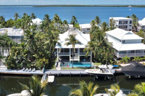 Villa ou maison à louer à Key Largo, Floride: 4 chambres, 286.42 m2 № 2326577 - photo 5