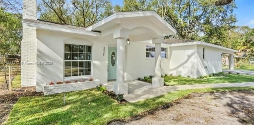 House in Tampa, Florida 3 bedrooms, 132.85 sq.m. № 1830355