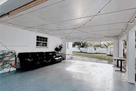 House in Tampa, Florida 3 bedrooms, 132.85 sq.m. № 1830355 - photo 8
