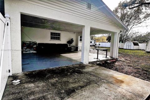 House in Tampa, Florida 3 bedrooms, 132.85 sq.m. № 1830355 - photo 9