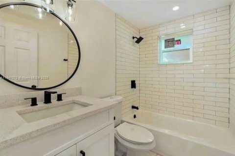 House in Tampa, Florida 3 bedrooms, 132.85 sq.m. № 1830355 - photo 6