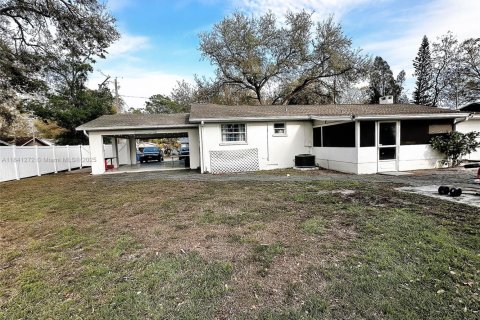 House in Tampa, Florida 3 bedrooms, 132.85 sq.m. № 1830355 - photo 15