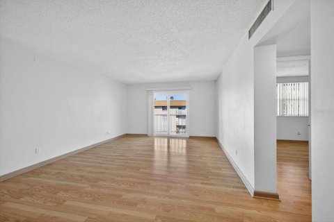 Condominio en alquiler en Tampa, Florida, 2 dormitorios, 72.74 m2 № 1876885 - foto 10
