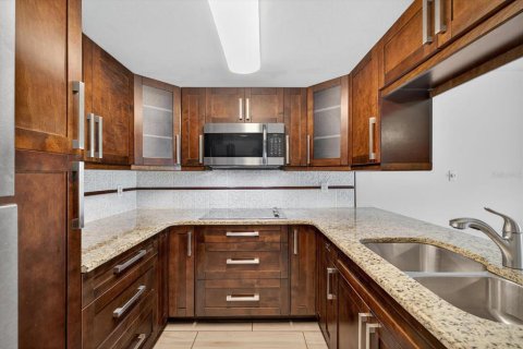 Condominio en alquiler en Tampa, Florida, 2 dormitorios, 72.74 m2 № 1876885 - foto 7