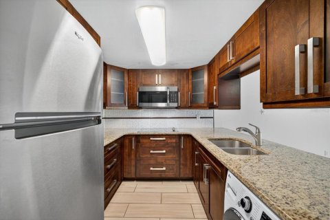 Condominio en alquiler en Tampa, Florida, 2 dormitorios, 72.74 m2 № 1876885 - foto 6