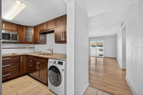 Condominio en alquiler en Tampa, Florida, 2 dormitorios, 72.74 m2 № 1876885 - foto 5